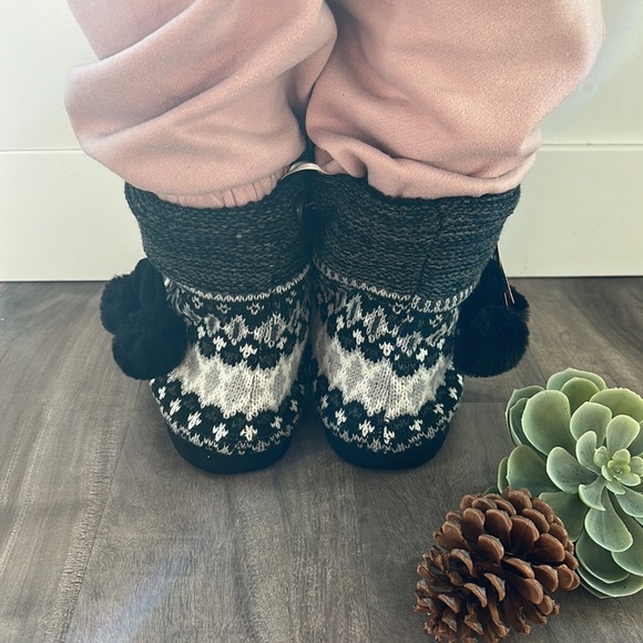 ARDENE knit grey bootie slipper - NEW - size 7/8 - Picture 3 of 5